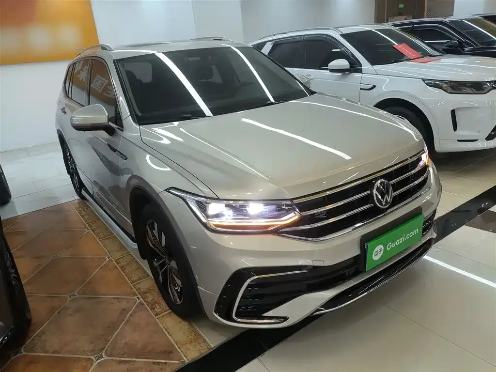 Volkswagen Tiguan L — фото 4