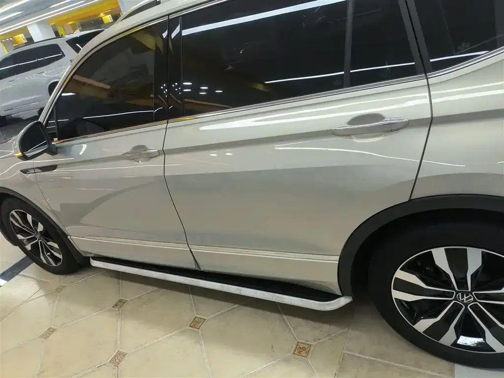Volkswagen Tiguan L — фото 5