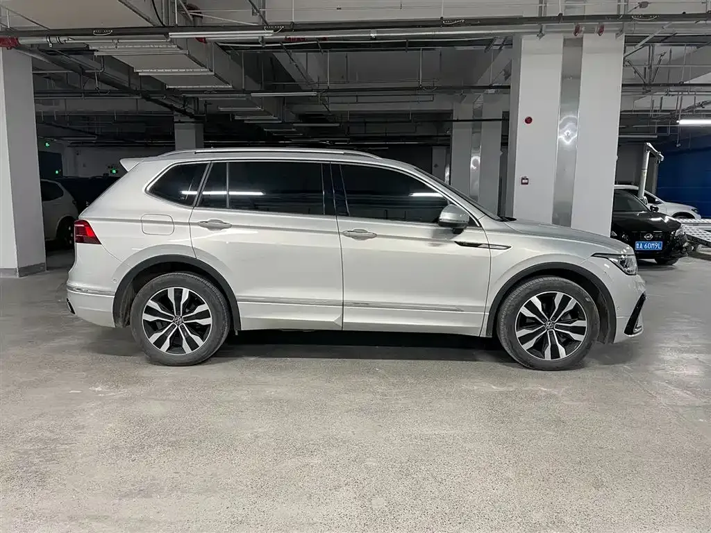 Volkswagen Tiguan L — фото 3