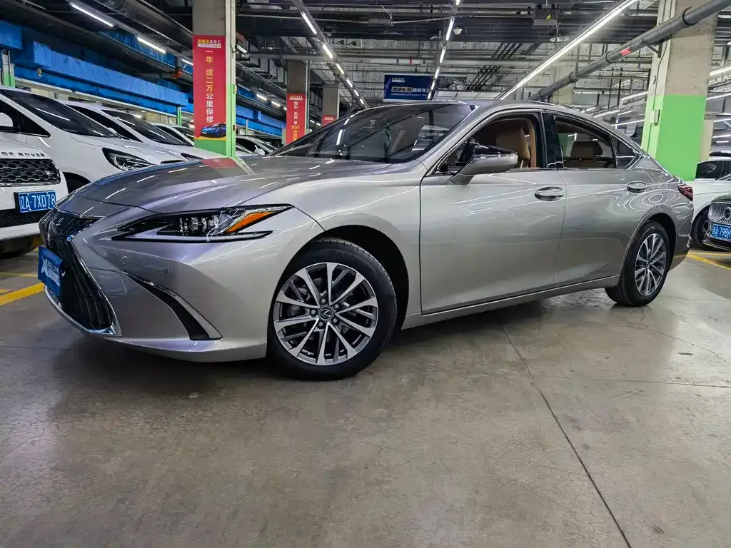 Lexus ES — фото 1