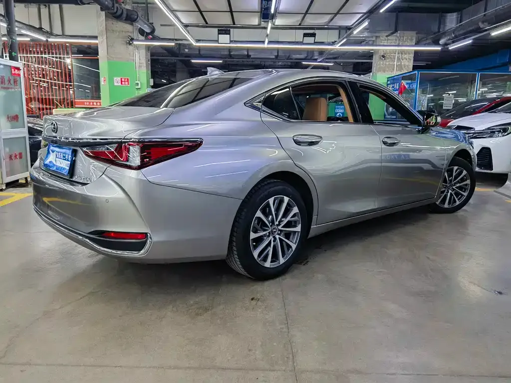 Lexus ES — фото 4