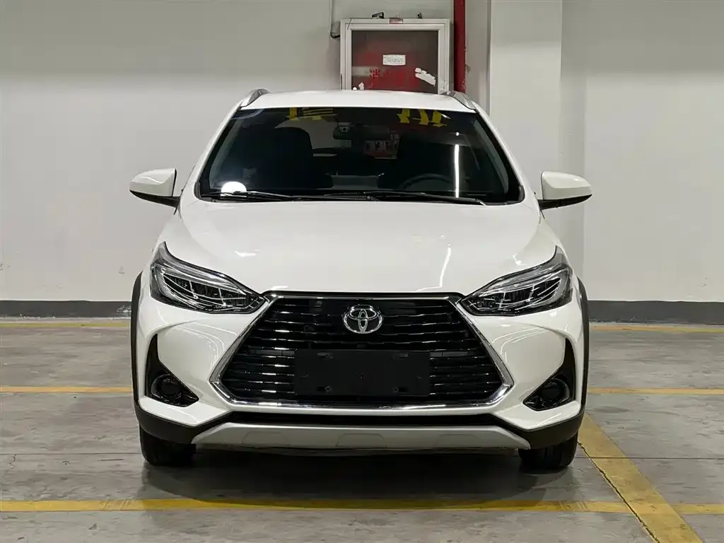 Toyota Yaris L — фото 2