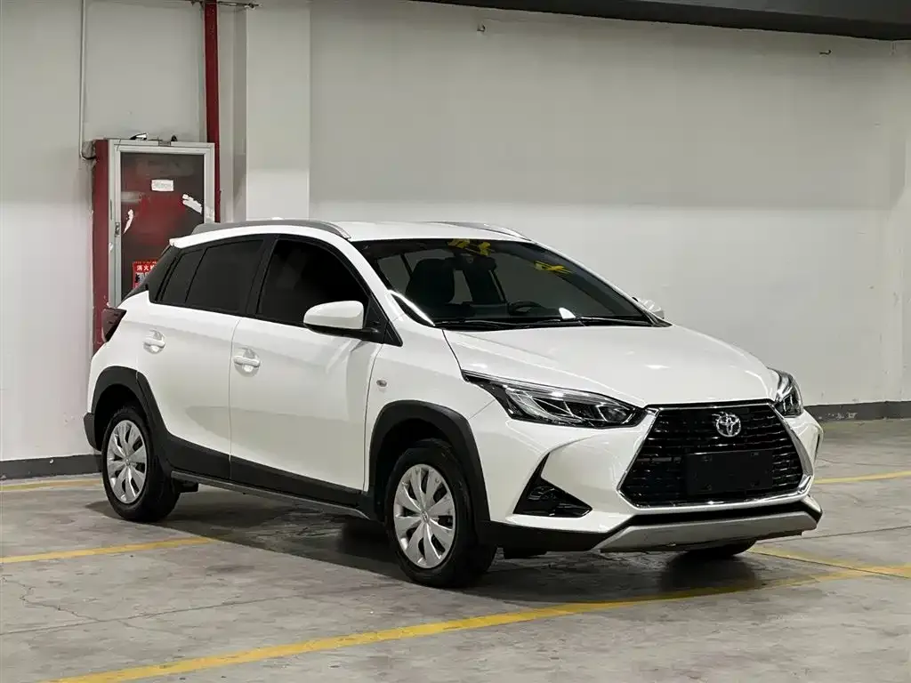 Toyota Yaris L — фото 3