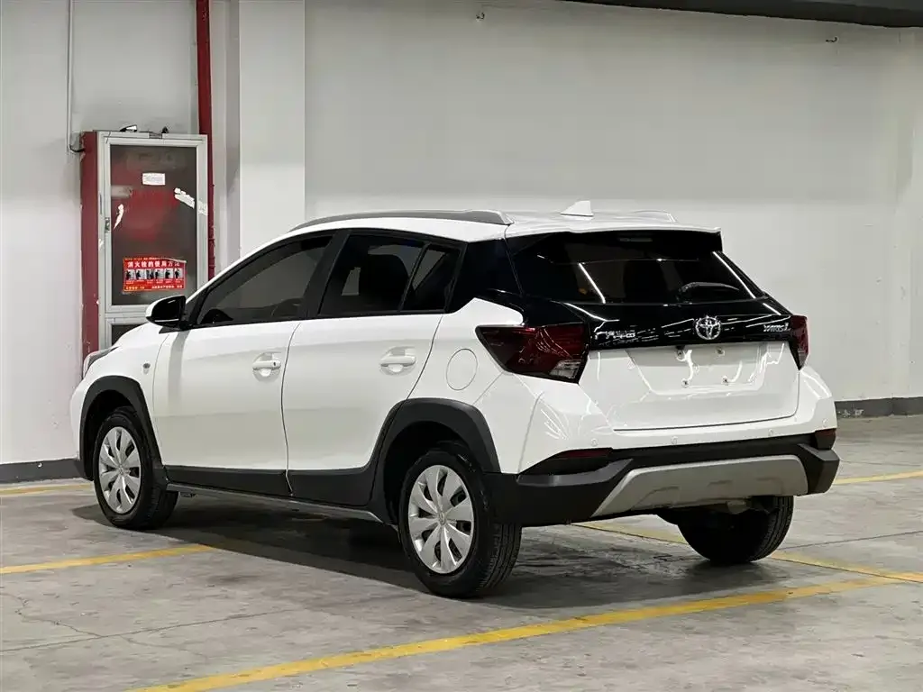 Toyota Yaris L — фото 4