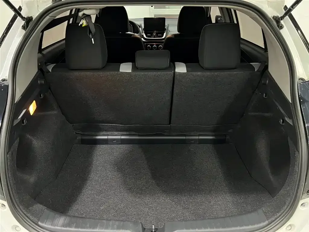 Toyota Yaris L — фото 7