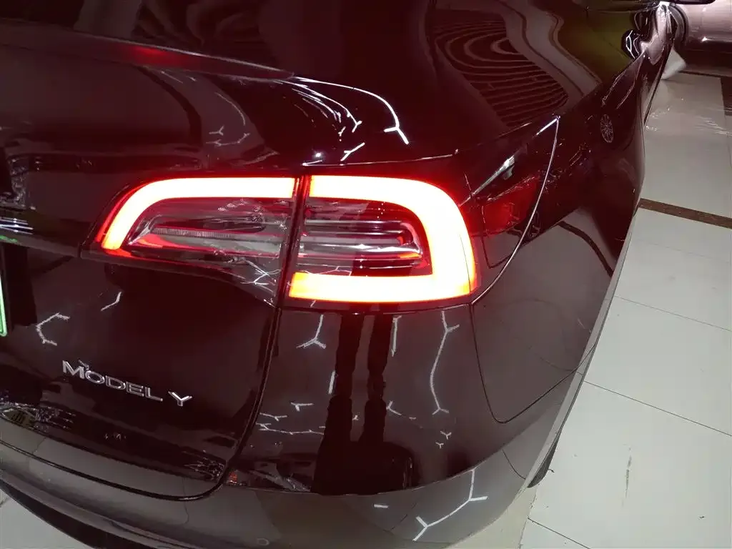 Tesla Model Y — фото 8