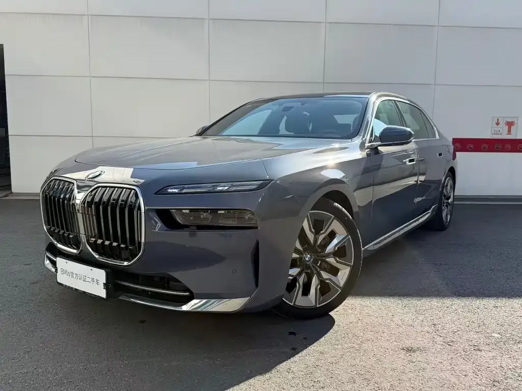 BMW 7 Series — фото 1