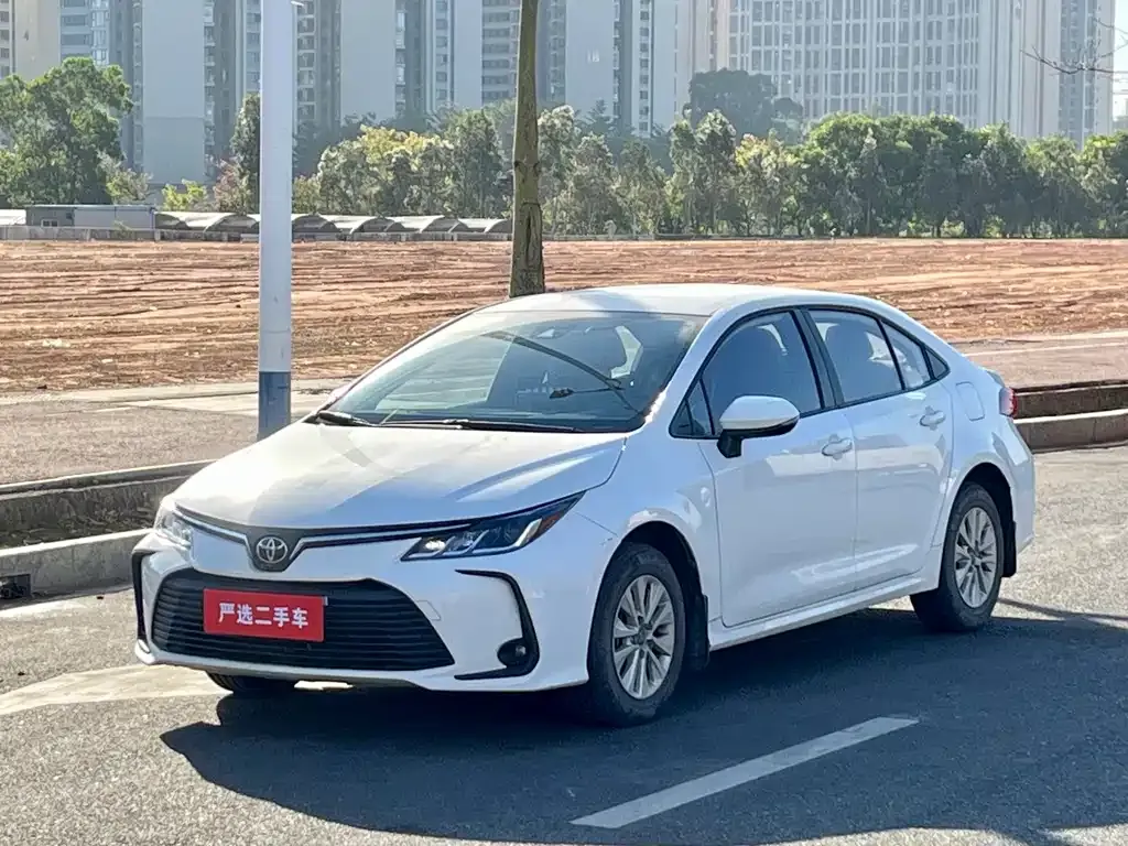 Toyota Corolla — фото 1