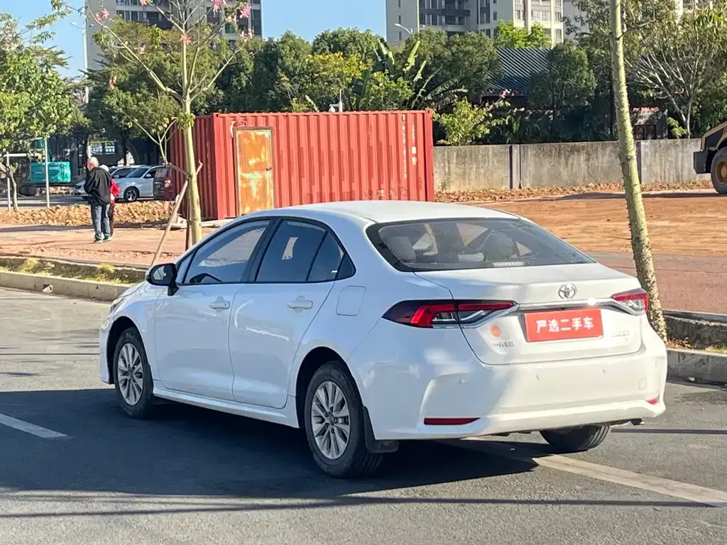 Toyota Corolla — фото 4