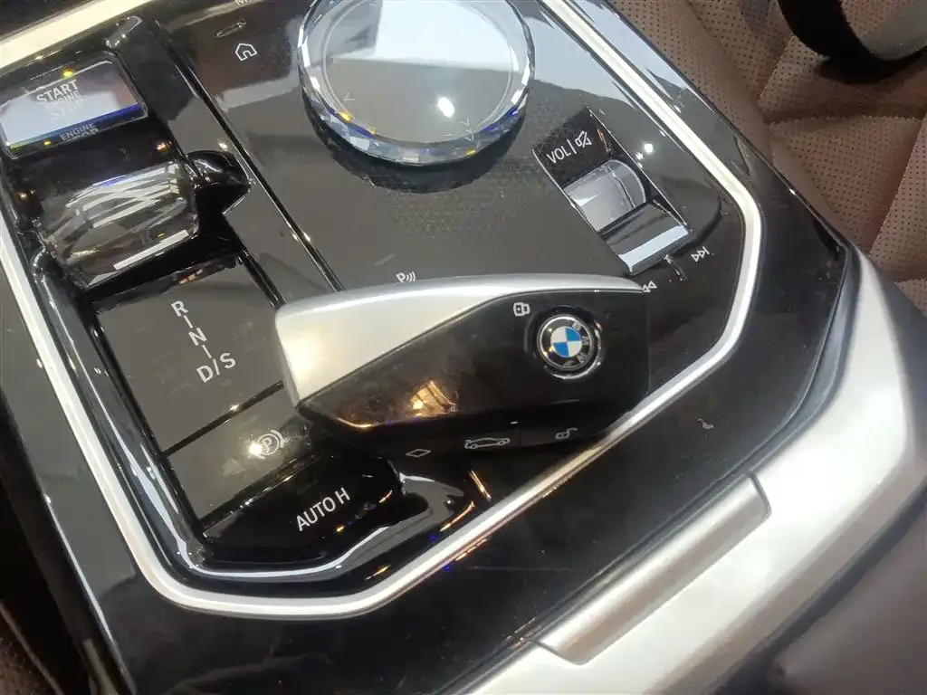 BMW 7 Series — фото 9