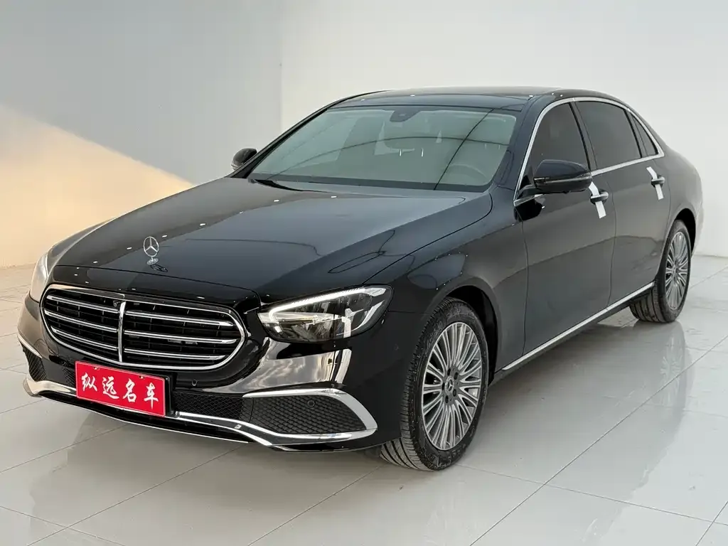 Mercedes-Benz E-Class — фото 1