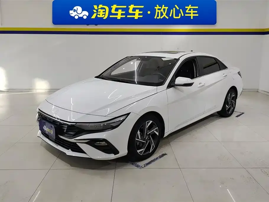 Hyundai Elantra — фото 1