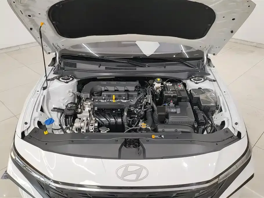 Hyundai Elantra — фото 10