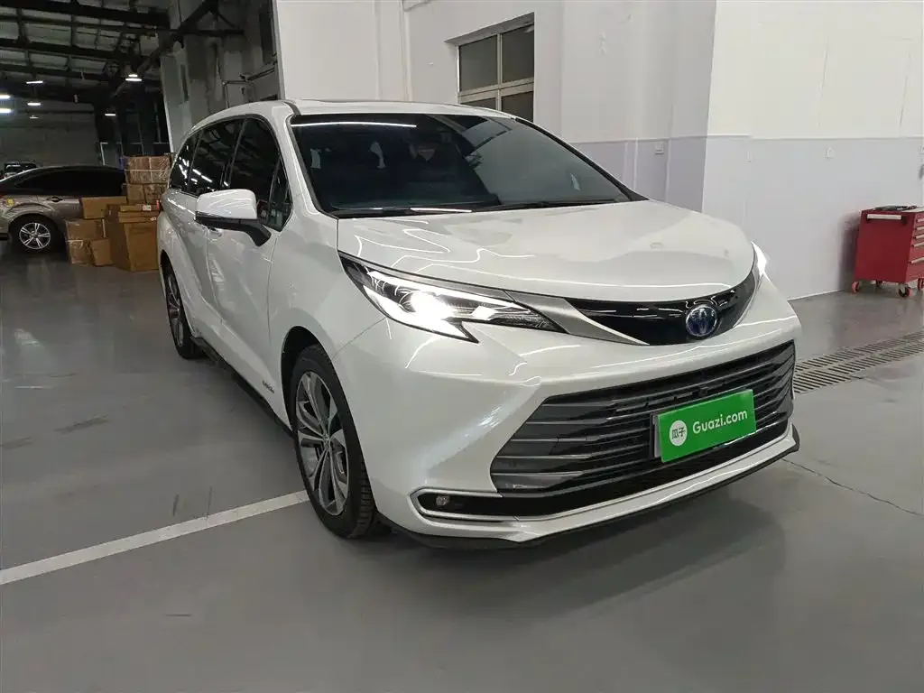 Toyota Sienna — фото 4