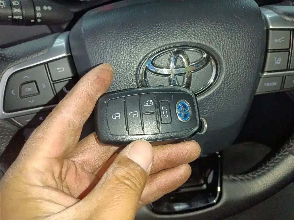 Toyota Sienna — фото 9