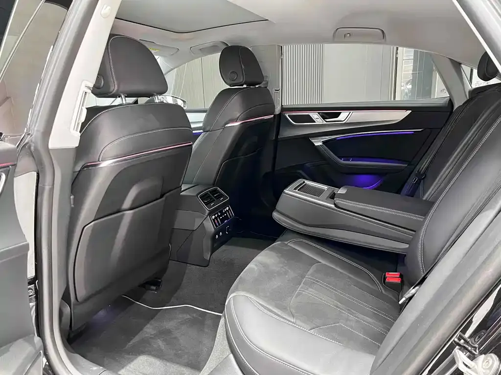 Audi A7L — фото 10