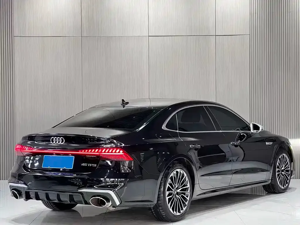 Audi A7L — фото 6