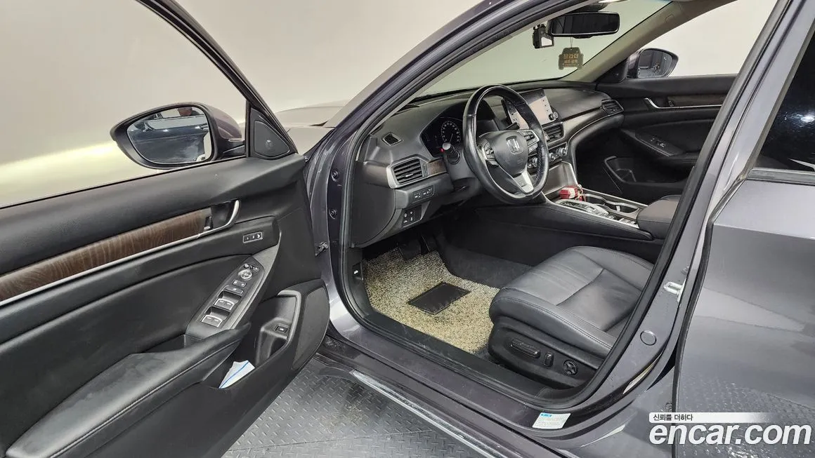 Honda Accord — фото 10