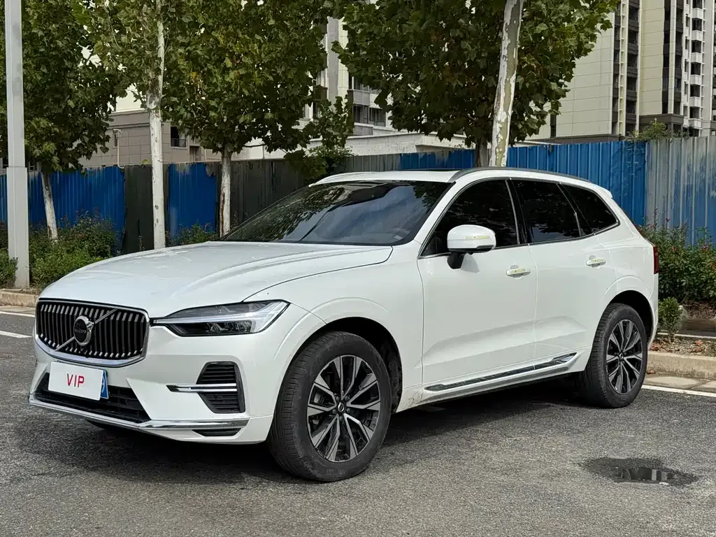 Volvo XC60 — фото 1