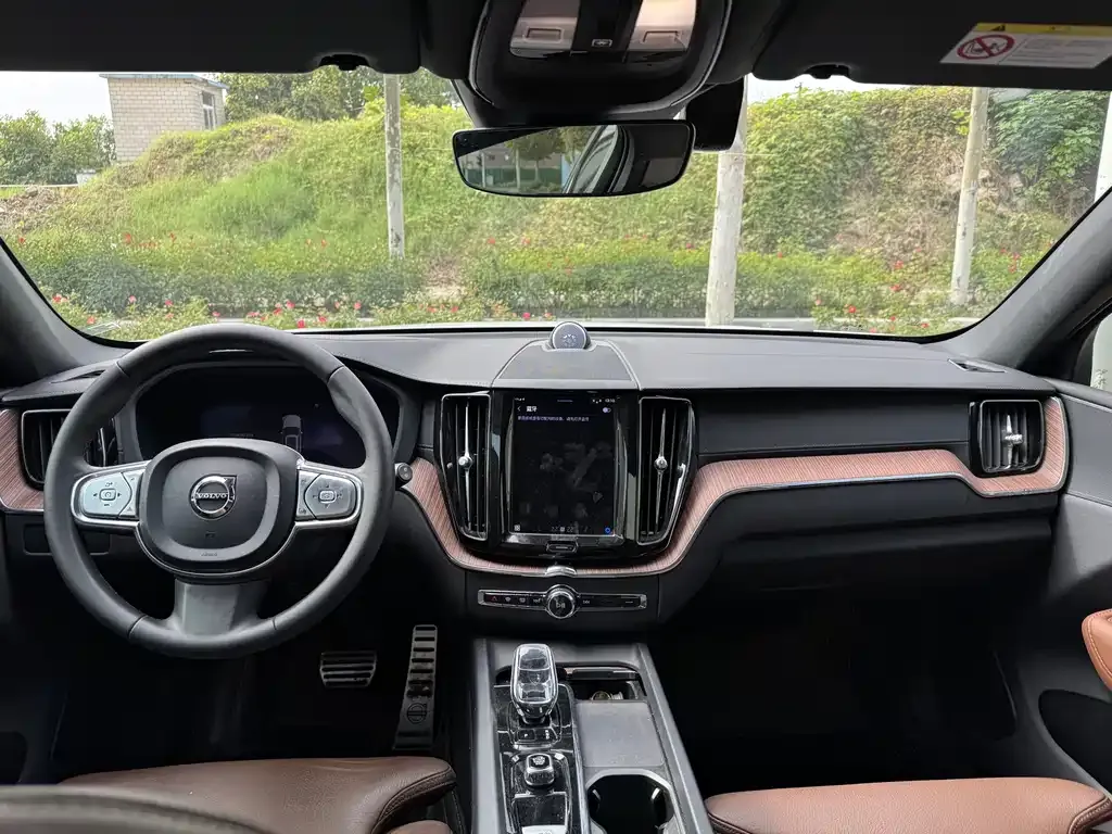 Volvo XC60 — фото 4