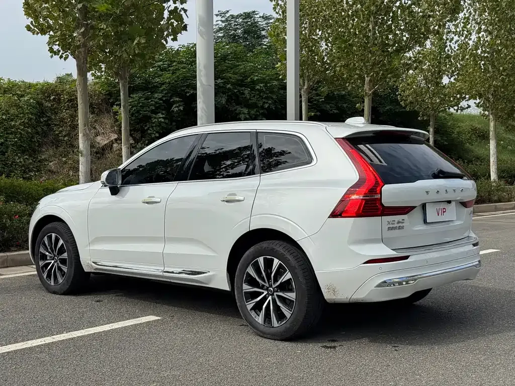 Volvo XC60 — фото 8