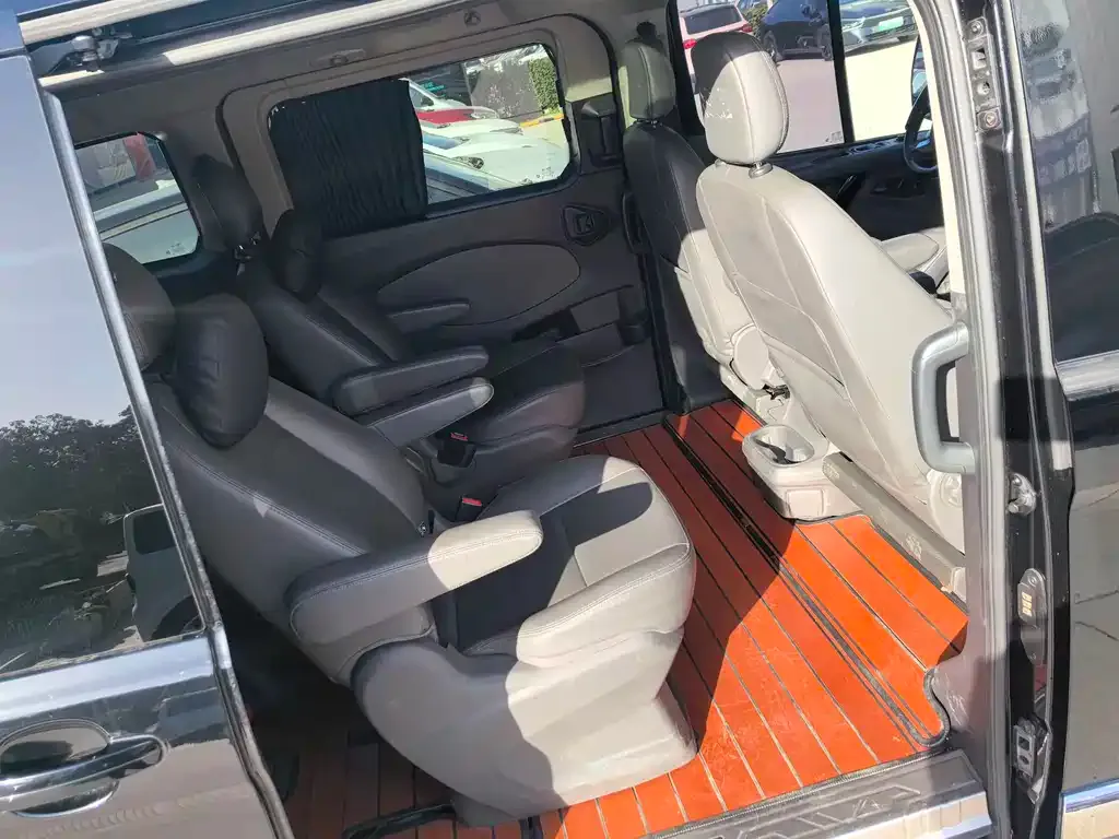 Ford Tourneo — фото 6