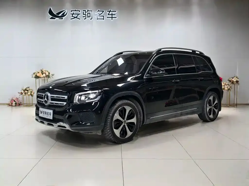 Mercedes-Benz GLB — фото 1