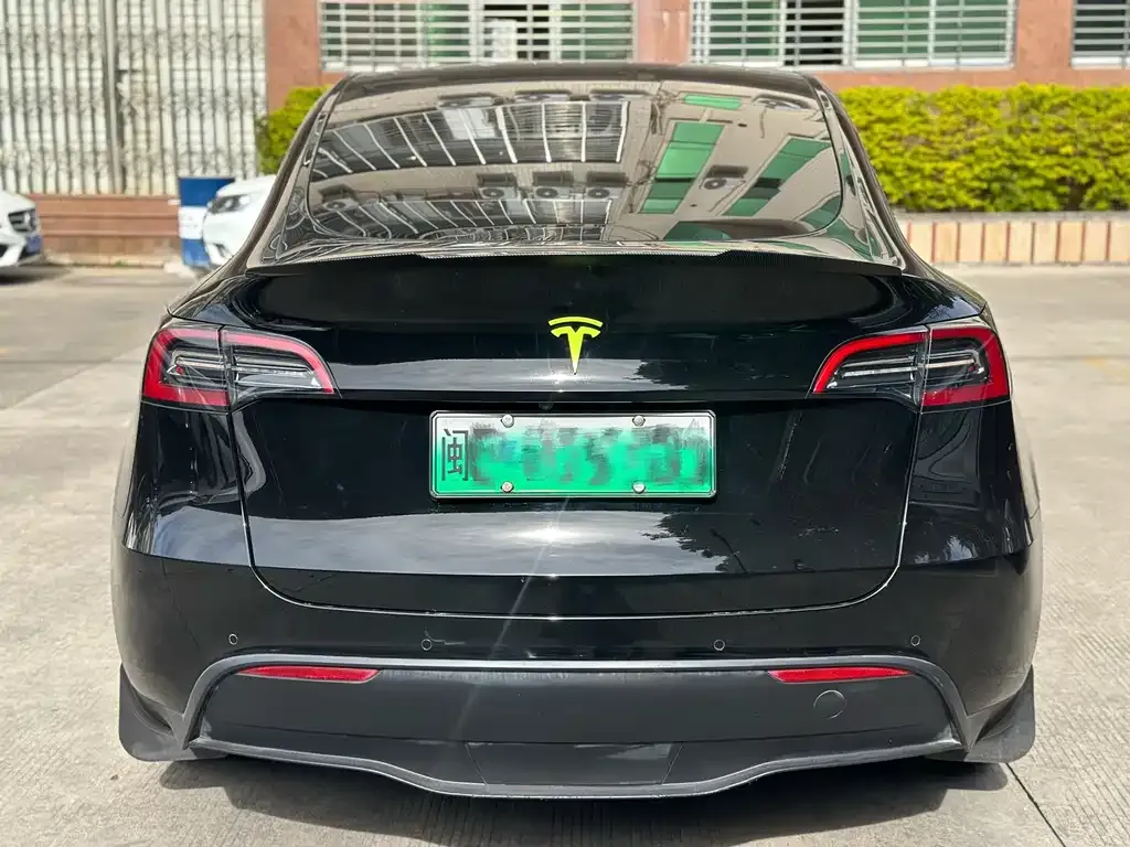 Tesla Model Y — фото 4