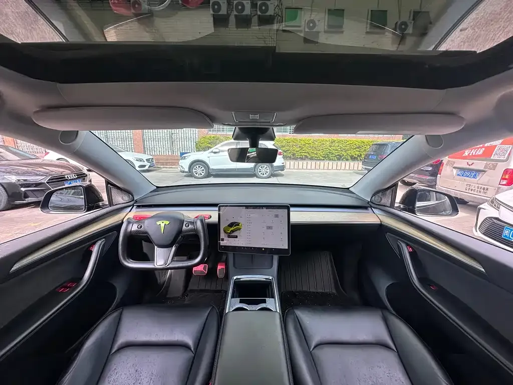 Tesla Model Y — фото 8