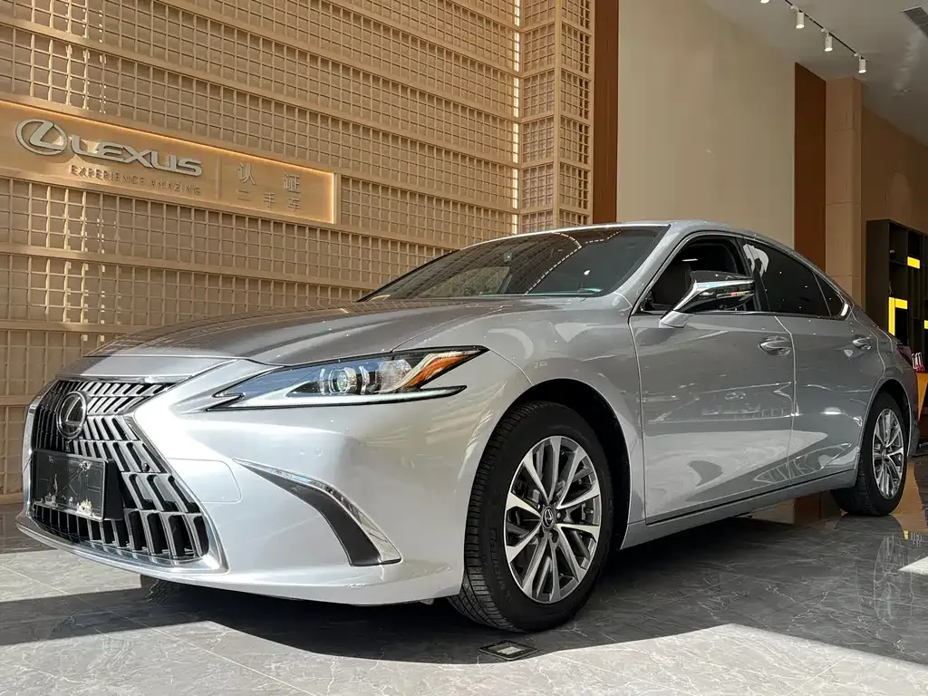 Lexus ES — фото 1