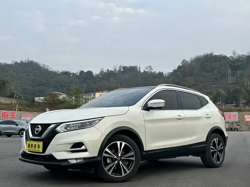 Nissan Qashqai — фото 1