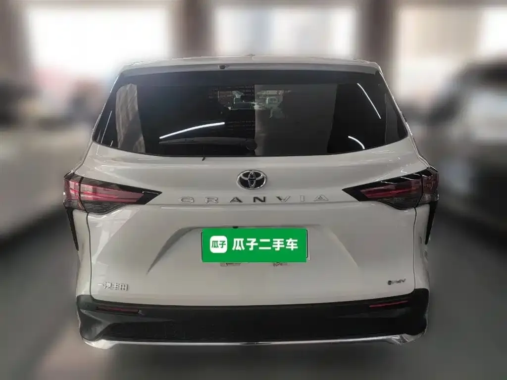 Toyota Granvia — фото 10