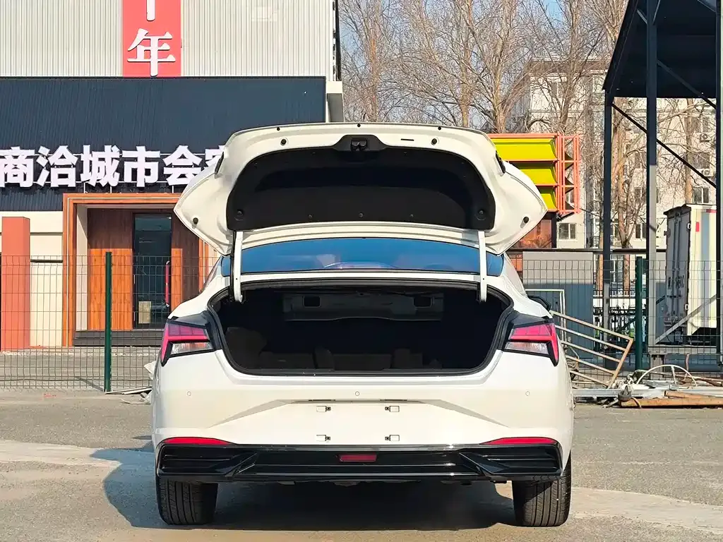 Hyundai Elantra — фото 10