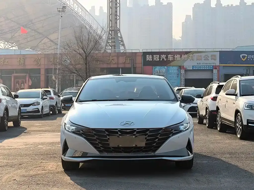 Hyundai Elantra — фото 3