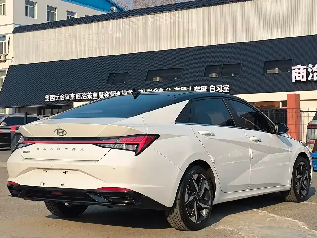 Hyundai Elantra — фото 6