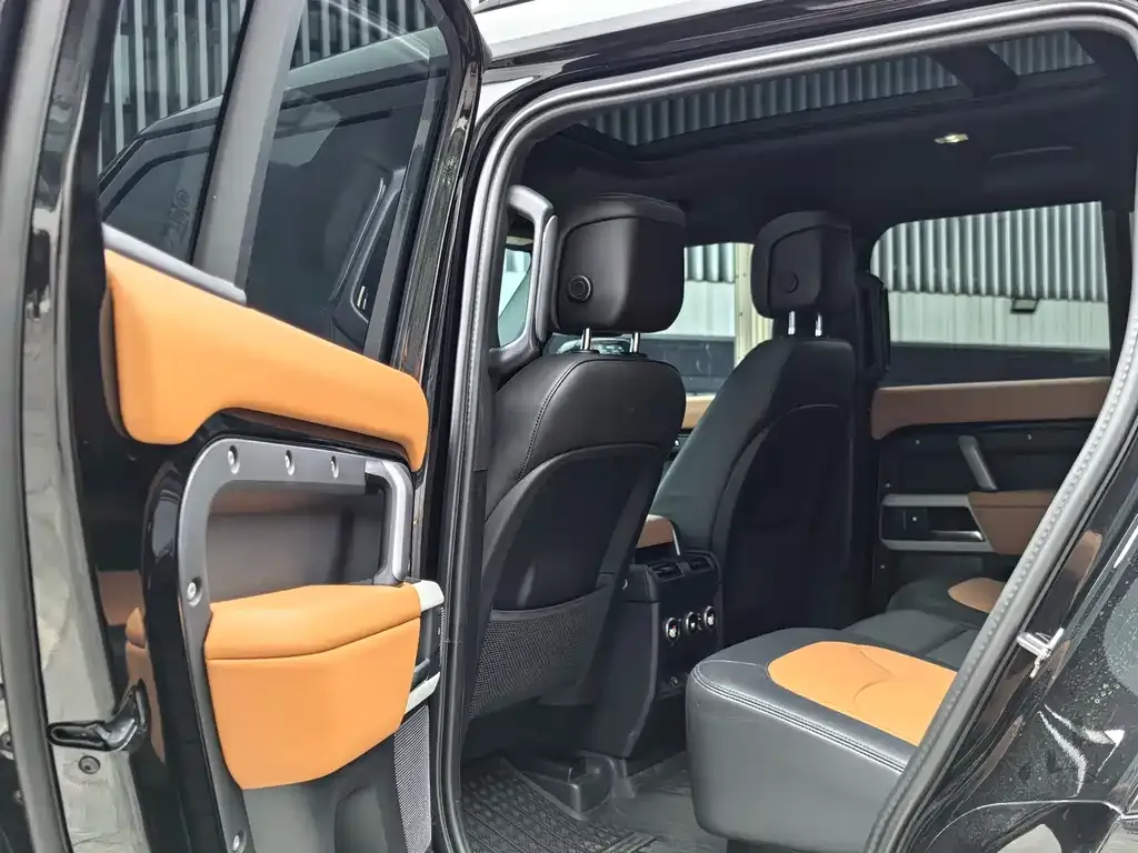 Land Rover Defender — фото 6
