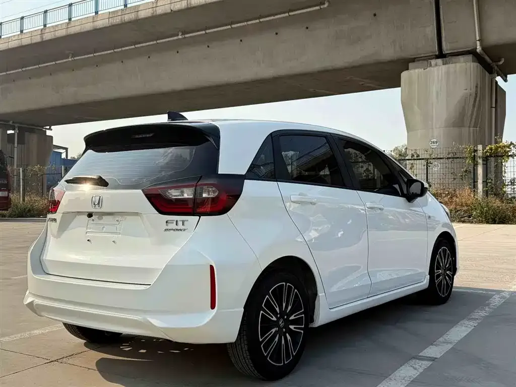 Honda Fit — фото 5