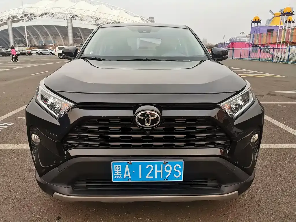 Toyota RAV4 — фото 3