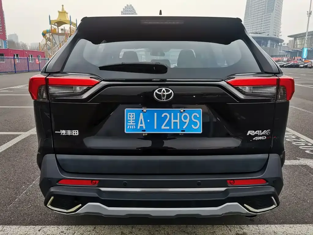 Toyota RAV4 — фото 4