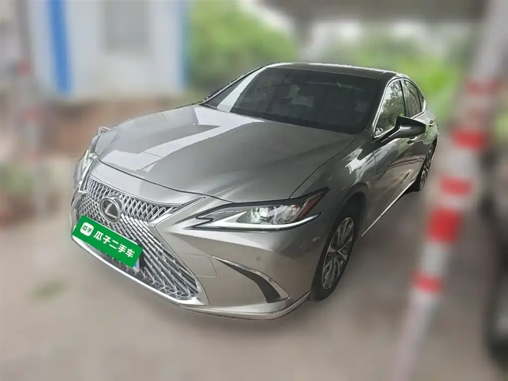 Lexus ES — фото 1