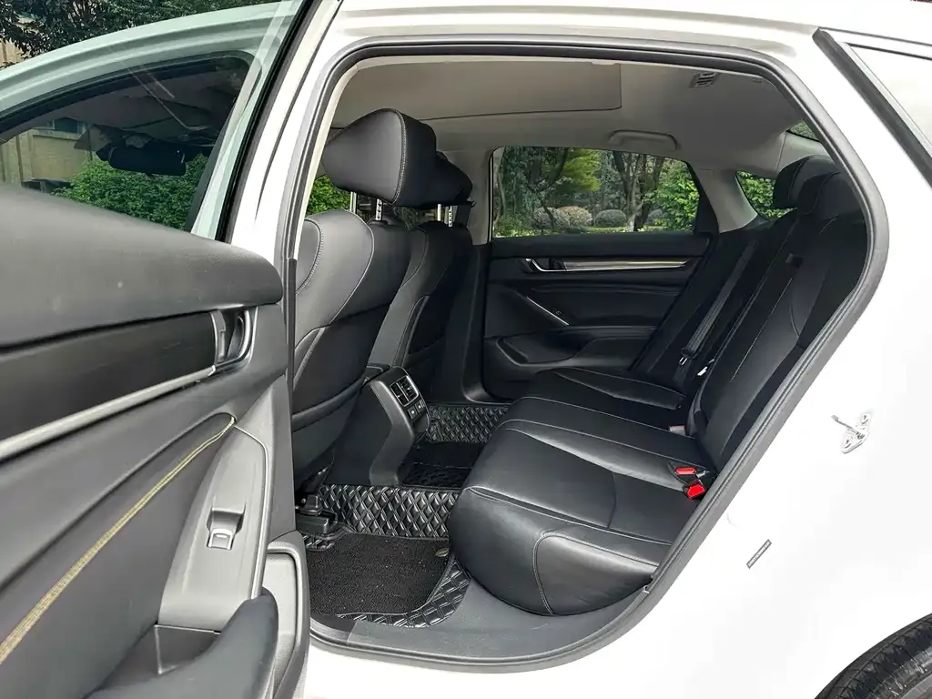 Honda Accord — фото 10