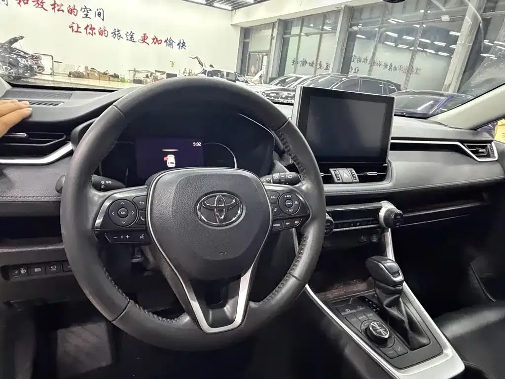 Toyota RAV4 — фото 10