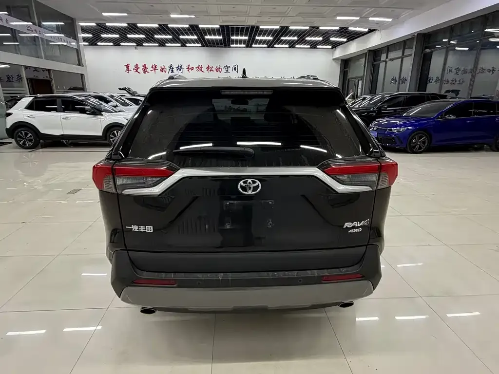 Toyota RAV4 — фото 4