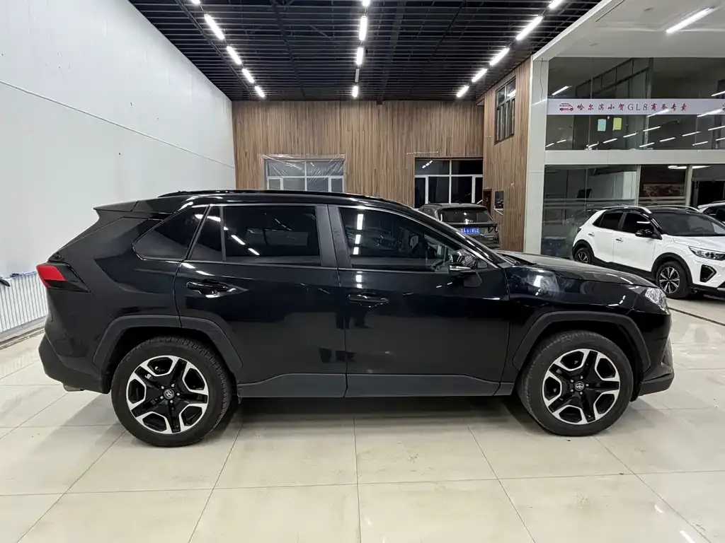 Toyota RAV4 — фото 6