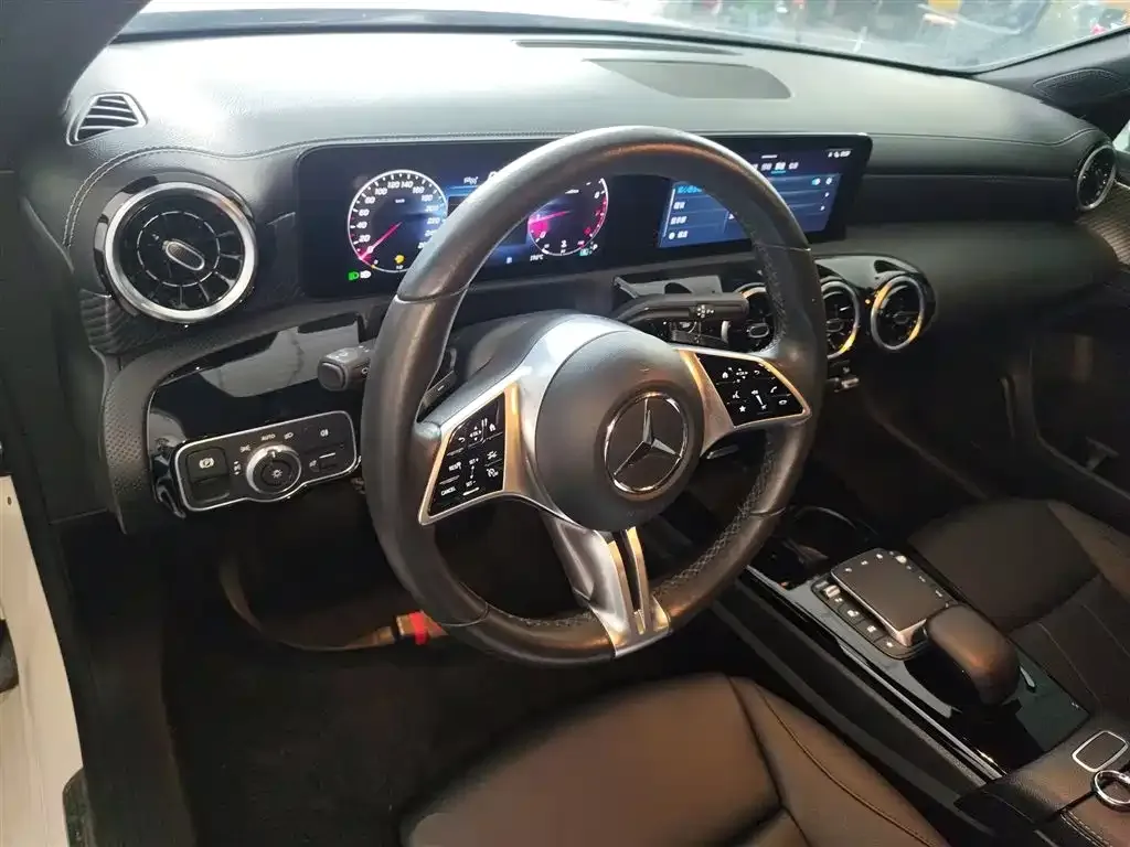 Mercedes-Benz A-Class — фото 10