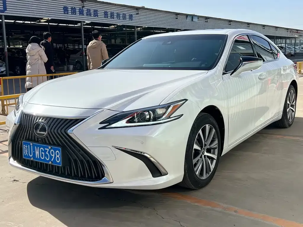 Lexus ES — фото 1