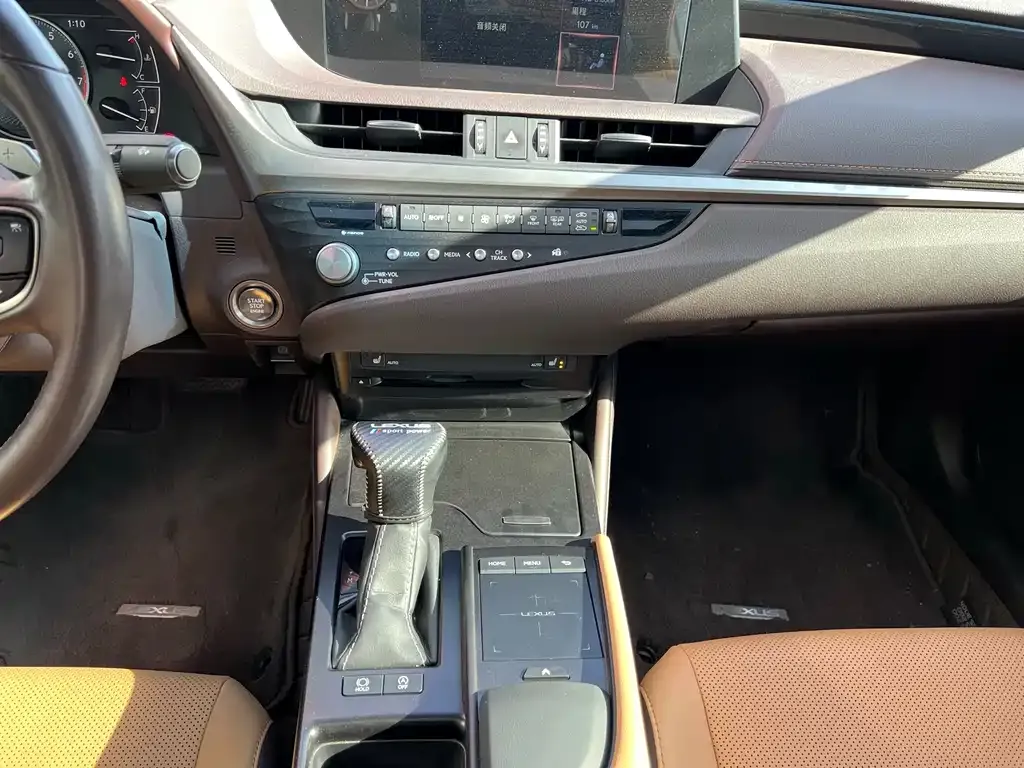 Lexus ES — фото 10