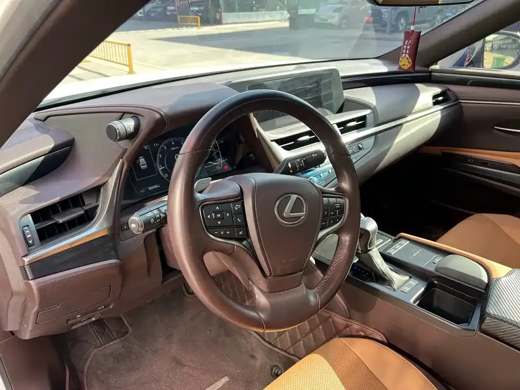 Lexus ES — фото 4
