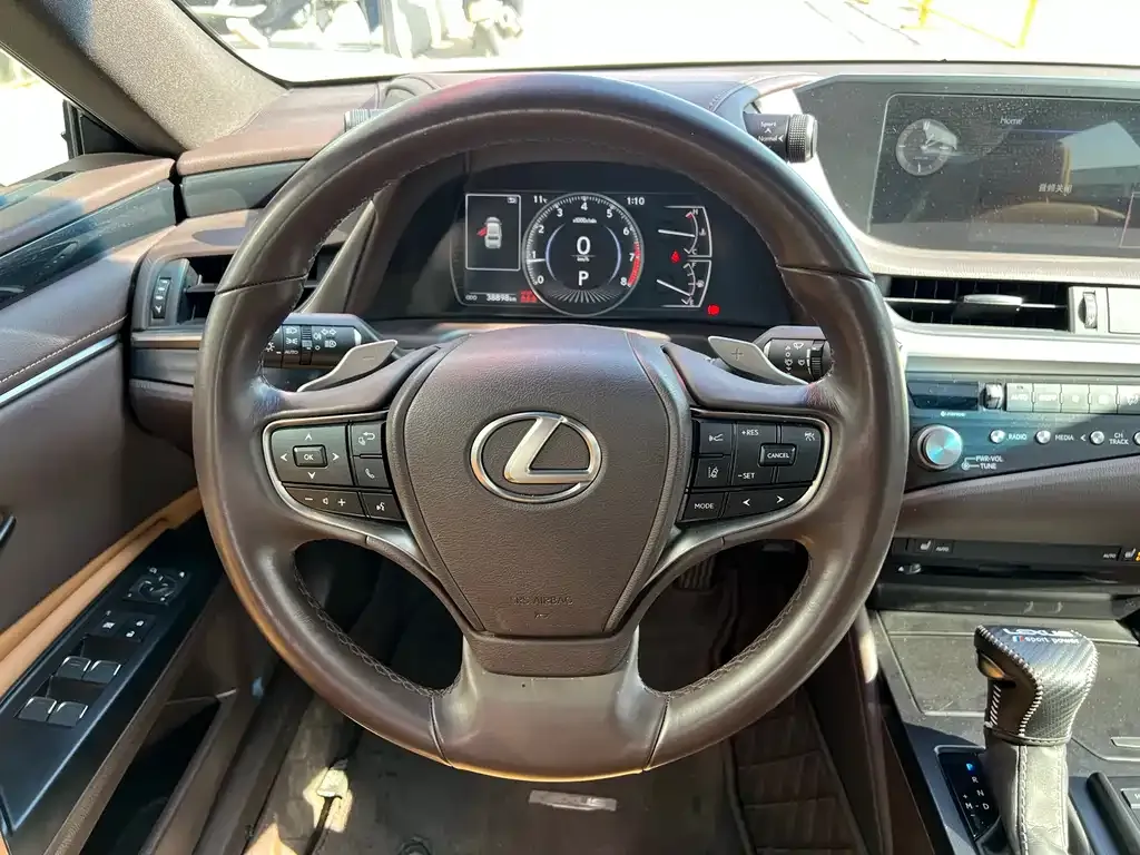 Lexus ES — фото 8