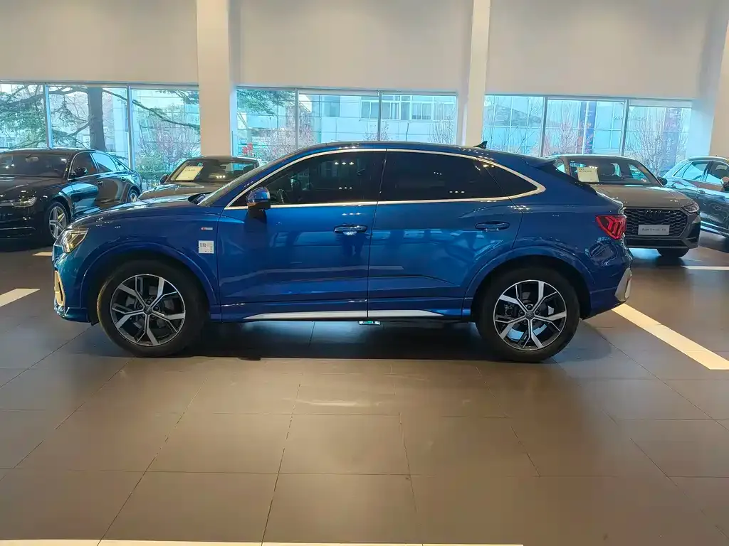 Audi Q3 Sportback — фото 7